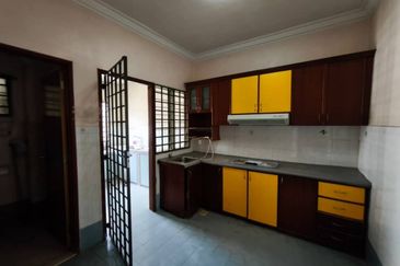 Kulai / Bandar Indahpura / Jalan Teratai / Double Storey Terrace House