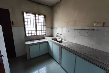 Kulai / Bandar Indahpura / Jalan Teratai / Double Storey Terrace House