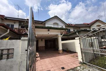 Kulai / Bandar Indahpura / Jalan Teratai / Double Storey Terrace House