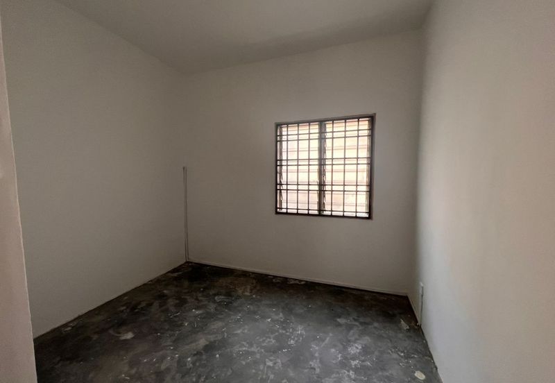 Kulai / Bandar Indahpura / Jalan Teratai / Double Storey House 