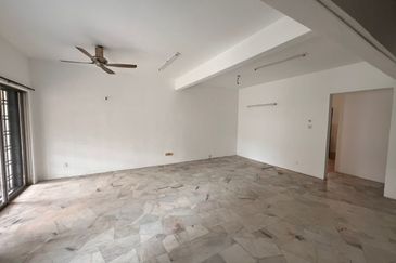 Kulai / Bandar Indahpura / Jalan Teratai / Double Storey House 