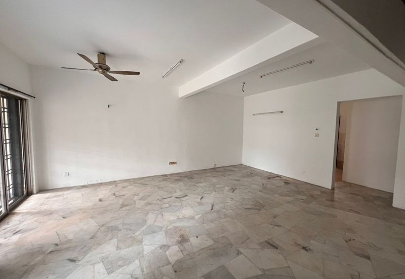 Kulai / Bandar Indahpura / Jalan Teratai / Double Storey House 