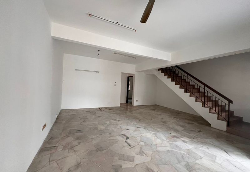 Kulai / Bandar Indahpura / Jalan Teratai / Double Storey House 