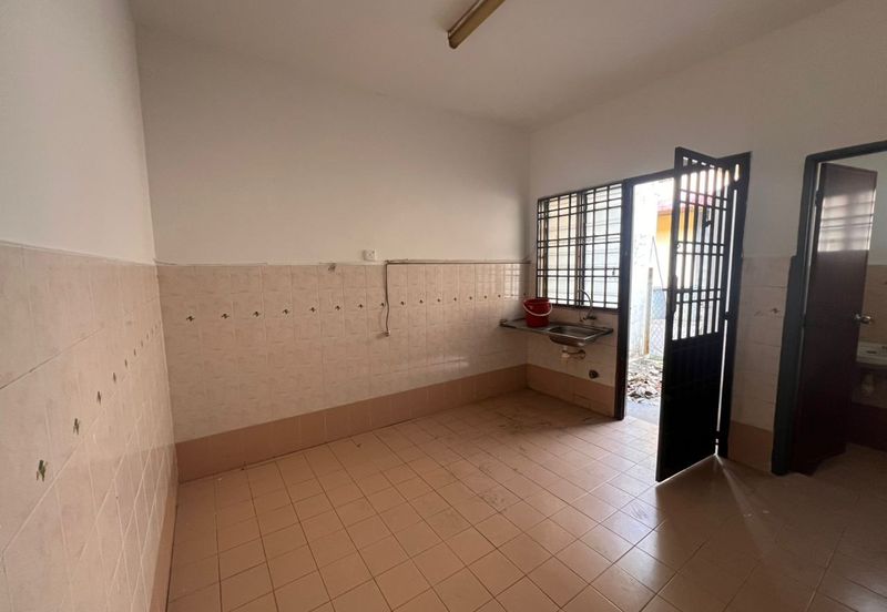 Kulai / Bandar Indahpura / Jalan Teratai / Double Storey House 