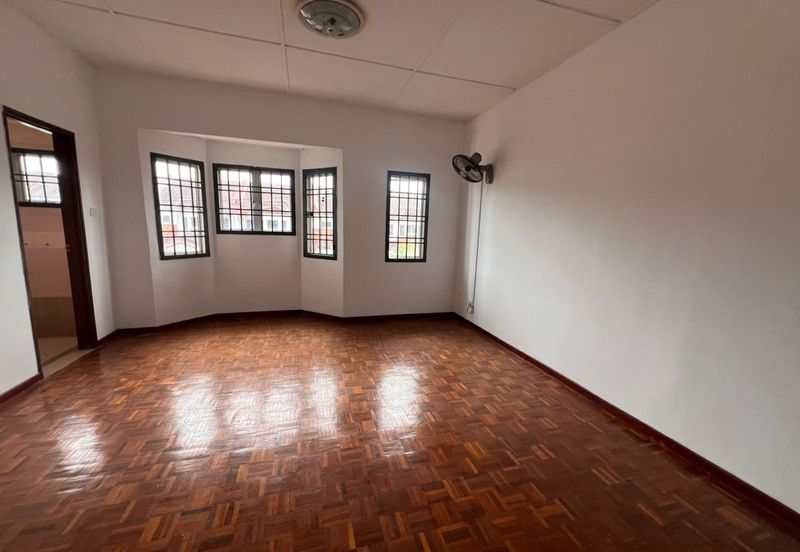 Kulai / Bandar Indahpura / Jalan Teratai / Double Storey House 