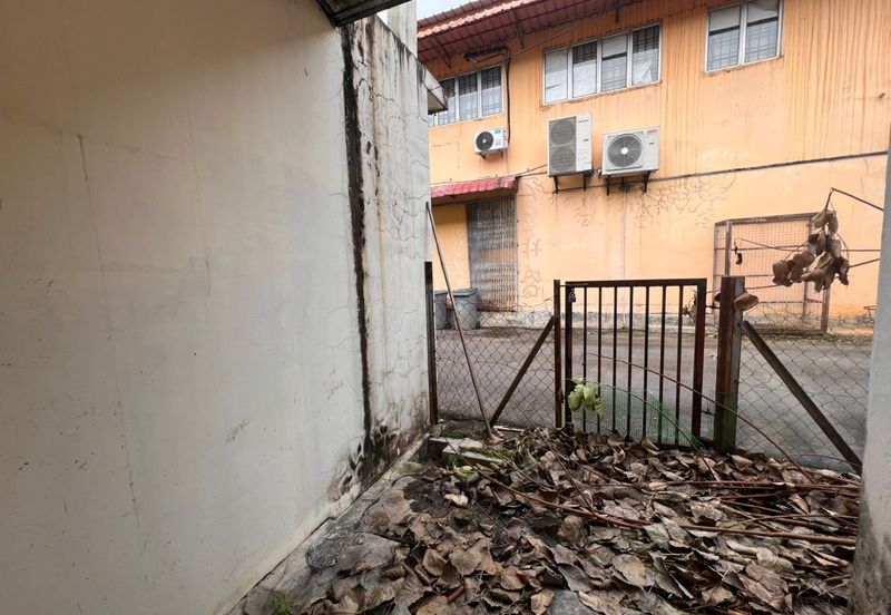 Kulai / Bandar Indahpura / Jalan Teratai / Double Storey House 