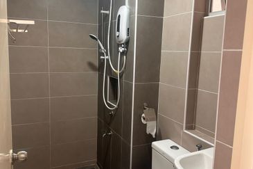 Kulai / Bandar Putra/ D'Putra Suites / Service Apartment 
