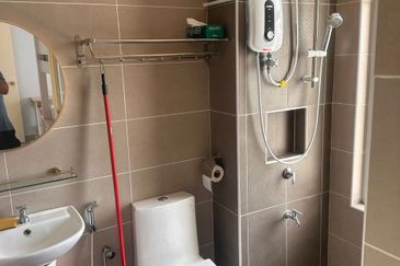 Kulai / Bandar Putra/ D'Putra Suites / Service Apartment 