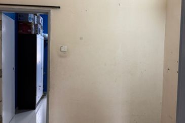 Skudai / Taman Seri Orkid / Double Storey Terrace House