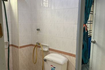 Skudai / Taman Seri Orkid / Double Storey Terrace House