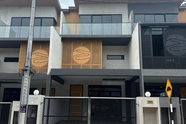 Kulai / Bandar Putra / Bukit Seni / D’Art Hill Residence / 2.5 Storey House 