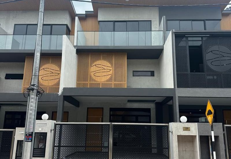 Kulai / Bandar Putra / Bukit Seni / D’Art Hill Residence / 2.5 Storey House 
