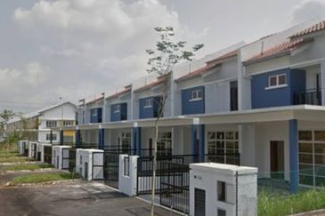 Gelang Patah/ Nusantara Prima / Jalan Prima 3x / 2 Storey Terrace House / Unblock view  Facing garden