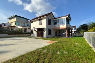 Senai / Jalan anak bukit / Bungalow House