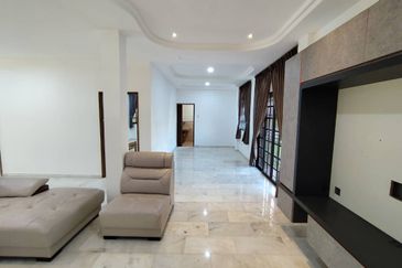 Senai / Jalan anak bukit / Bungalow House