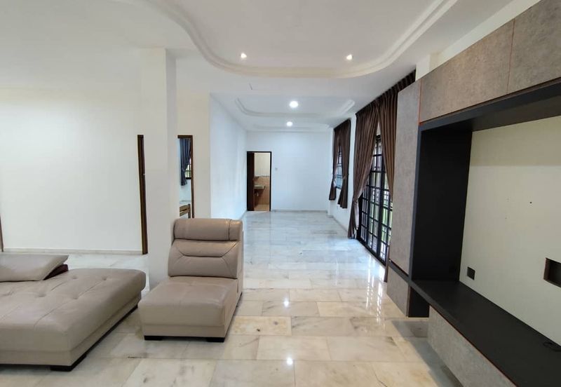 Senai / Jalan anak bukit / Bungalow House