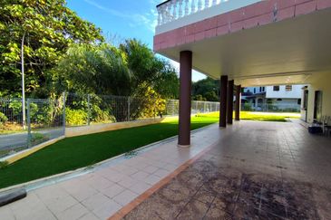 Senai / Jalan anak bukit / Bungalow House