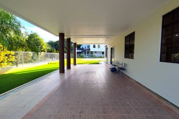 Senai / Jalan anak bukit / Bungalow House