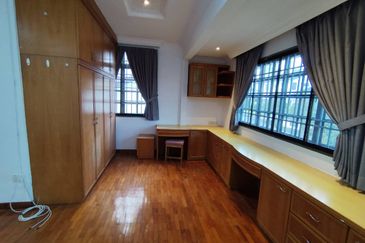 Senai / Jalan anak bukit / Bungalow House