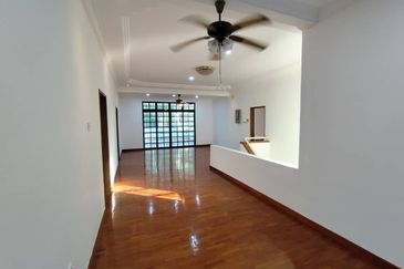 Senai / Jalan anak bukit / Bungalow House