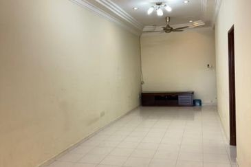 Kulai / Bandar Putra / Jalan Tiong / Single Storey Terrace House / Unblock View Unit