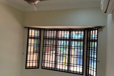 Kulai / Bandar Putra / Jalan Tiong / Single Storey Terrace House / Unblock View Unit