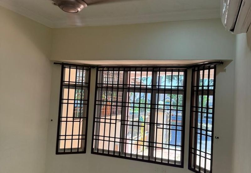 Kulai / Bandar Putra / Jalan Tiong / Single Storey Terrace House / Unblock View Unit