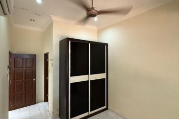 Kulai / Bandar Putra / Jalan Tiong / Single Storey Terrace House / Unblock View Unit