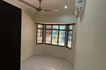 Kulai / Bandar Putra / Jalan Tiong / Single Storey Terrace House / Unblock View Unit