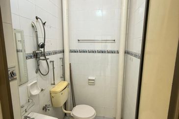 Kulai / Bandar Putra / Jalan Tiong / Single Storey Terrace House / Unblock View Unit