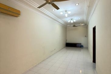 Kulai / Bandar Putra / Jalan Tiong / Single Storey Terrace House / Unblock View Unit