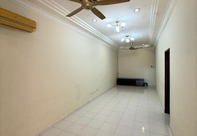 Kulai / Bandar Putra / Jalan Tiong / Single Storey Terrace House / Unblock View Unit
