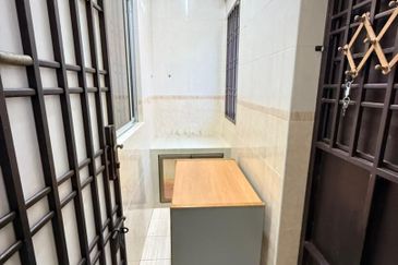 Kulai / Bandar Putra / Jalan Tiong / Single Storey Terrace House / Unblock View Unit