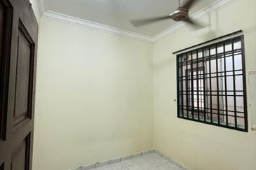 Kulai / Bandar Putra / Jalan Tiong / Single Storey Terrace House / Unblock View Unit