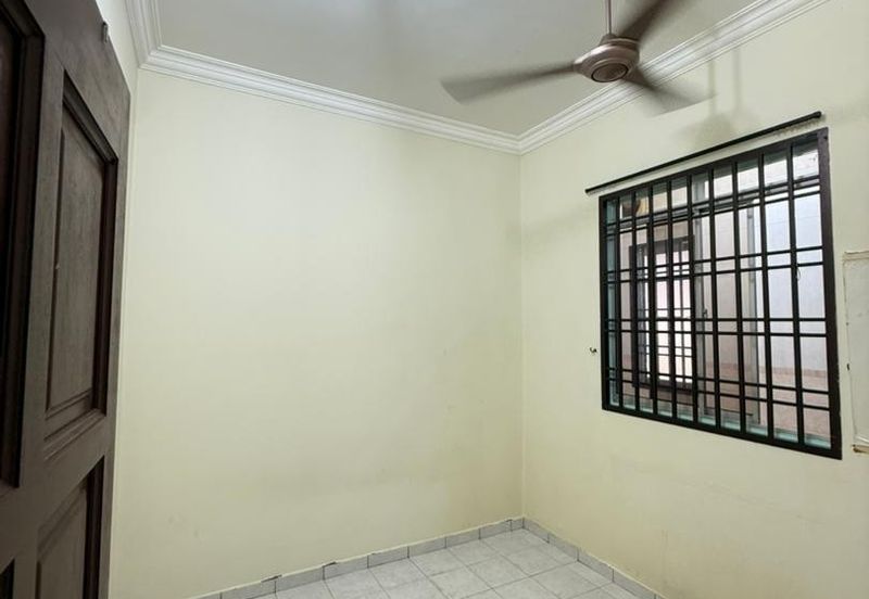 Kulai / Bandar Putra / Jalan Tiong / Single Storey Terrace House / Unblock View Unit