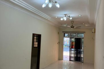 Kulai / Bandar Putra / Jalan Tiong / Single Storey Terrace House / Unblock View Unit