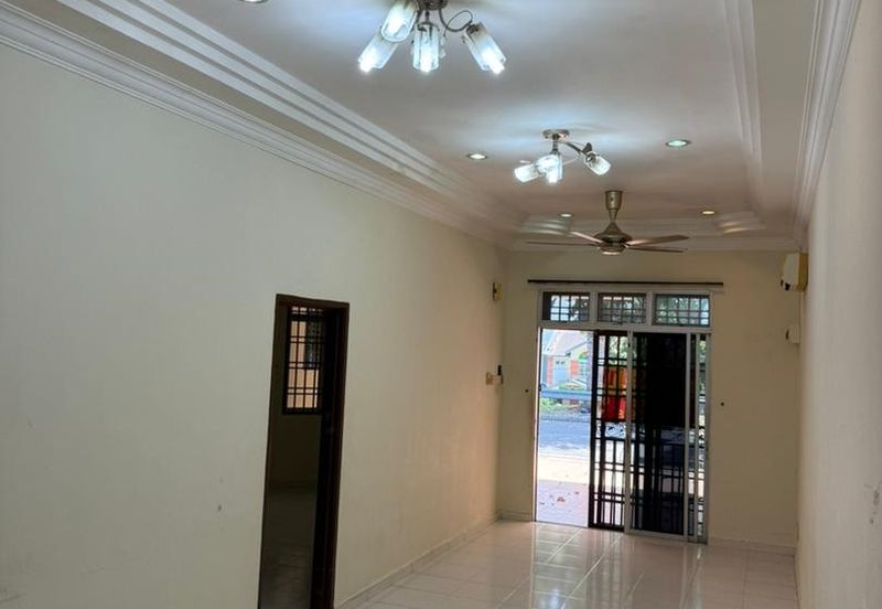 Kulai / Bandar Putra / Jalan Tiong / Single Storey Terrace House / Unblock View Unit