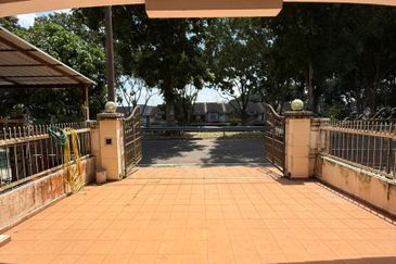 Kulai / Bandar Putra / Jalan Tiong / Single Storey Terrace House / Unblock View Unit
