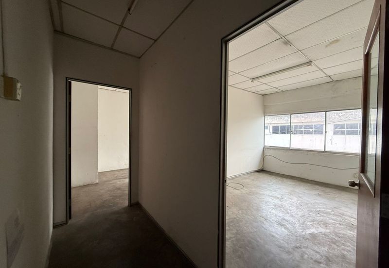 Kulai / Taman Perindustrian Timur / 1.5 storey corner lot factory  