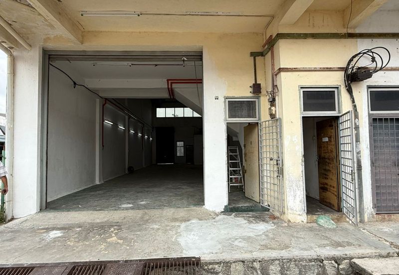 Kulai / Taman Perindustrian Timur / 1.5 storey corner lot factory  