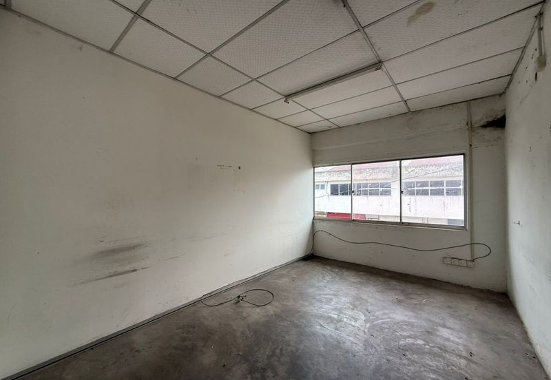 Kulai / Taman Perindustrian Timur / 1.5 storey corner lot factory  