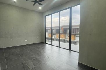 Kulai / Bandar Putra / Bukit Seni / D’Art Hill Residence / 2.5 Storey House End Lot / Brand New Unit