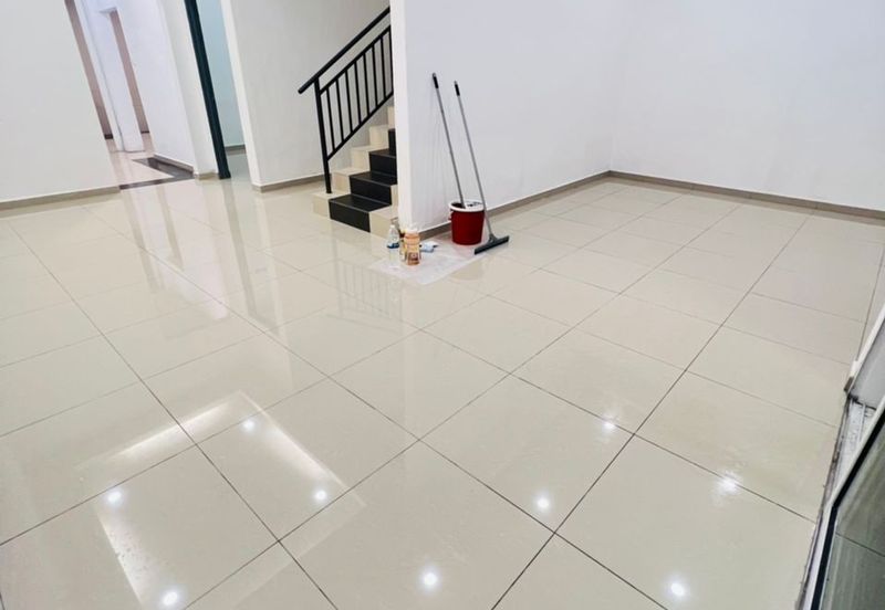 Kulai / Taman Sri Kulai Baru / 2 Storey Terrace House Renovated unit 