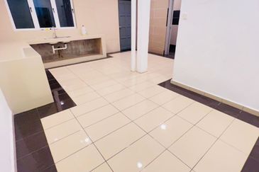 Kulai / Taman Sri Kulai Baru / 2 Storey Terrace House Renovated unit 