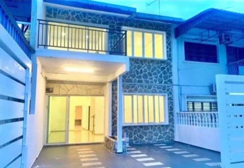Kulai / Taman Sri Kulai Baru / 2 Storey Terrace House Renovated unit 