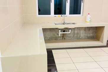 Kulai / Taman Sri Kulai Baru / 2 Storey Terrace House Renovated unit 