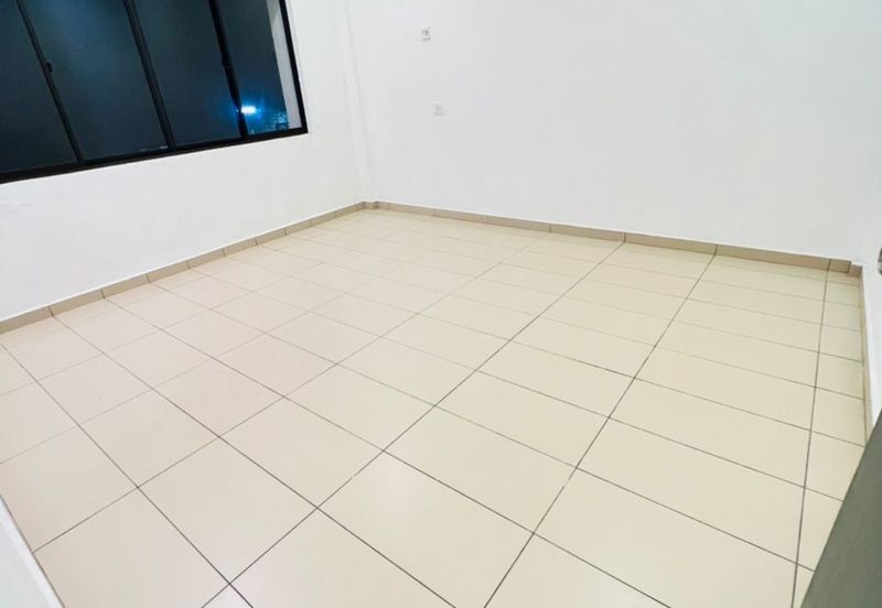 Kulai / Taman Sri Kulai Baru / 2 Storey Terrace House Renovated unit 