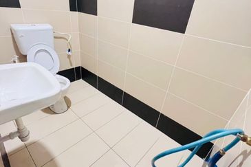 Kulai / Taman Sri Kulai Baru / 2 Storey Terrace House Renovated unit 