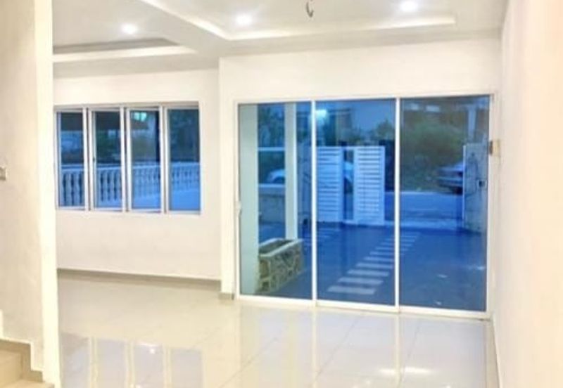 Kulai / Taman Sri Kulai Baru / 2 Storey Terrace House Renovated unit 