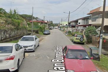 Kulai / Taman Sri Kulai Baru / 2 Storey Terrace House Renovated unit 